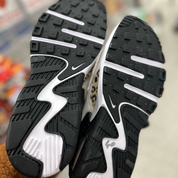 Nike Air Max SC Cheetah Print Sneakers |
Women's Size 7 - Picture 11 of 11